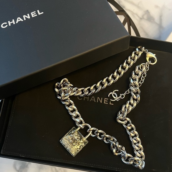 CHANEL Chain CC Padlock Necklace - Picture 6 of 7